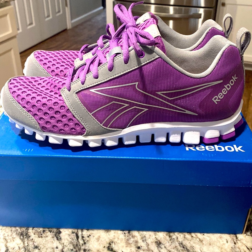 Reebok size 10 Purple Realflex Scream 2.0 running shoes